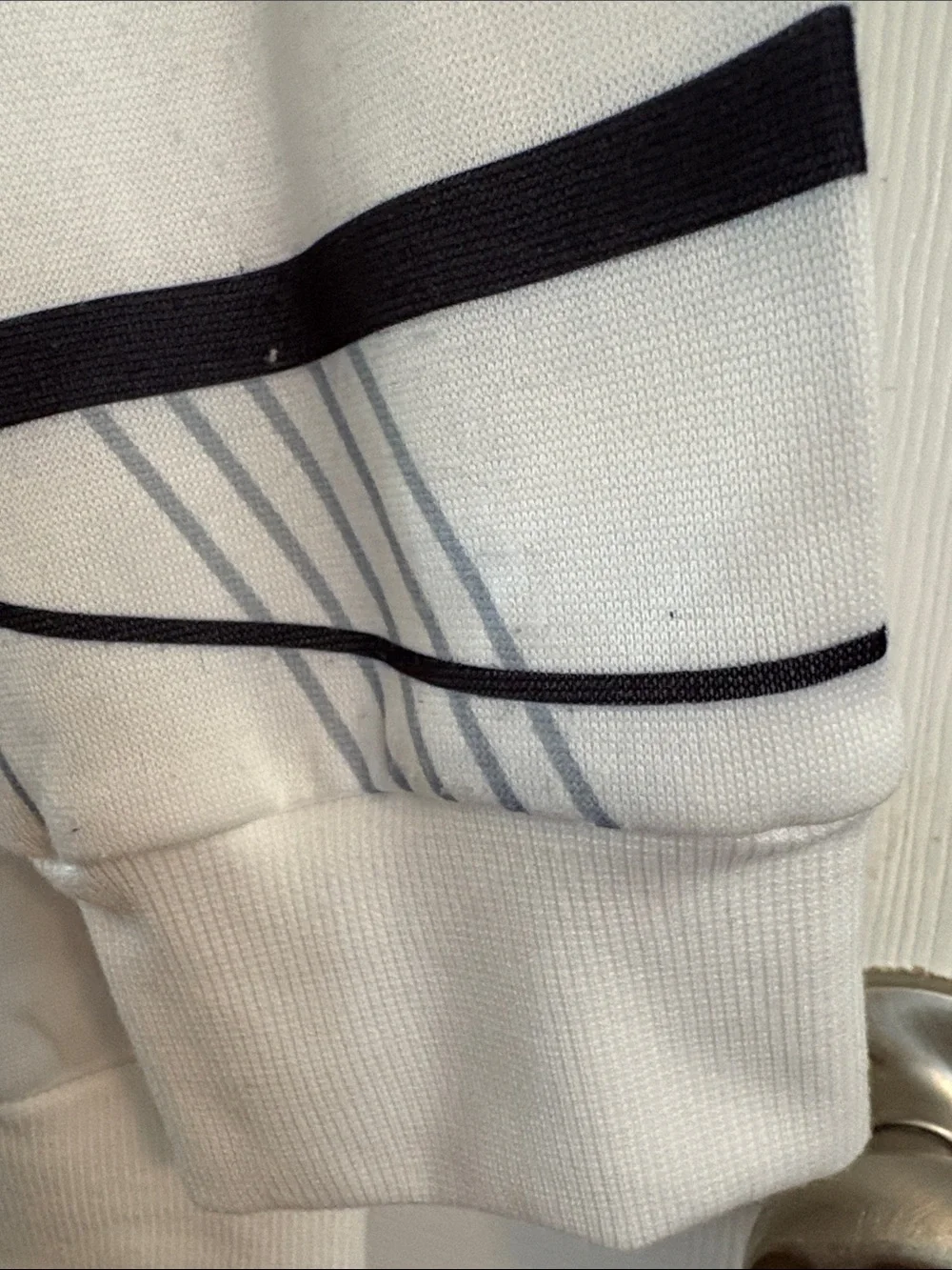 Wanakgme Men’s White & Black Striped Hooded Sweatshirt Size XL EXCLUSIVE